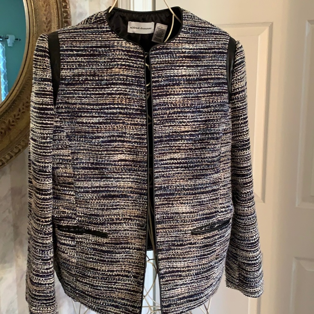 Beautiful tweed jacket, smoke & pet free home